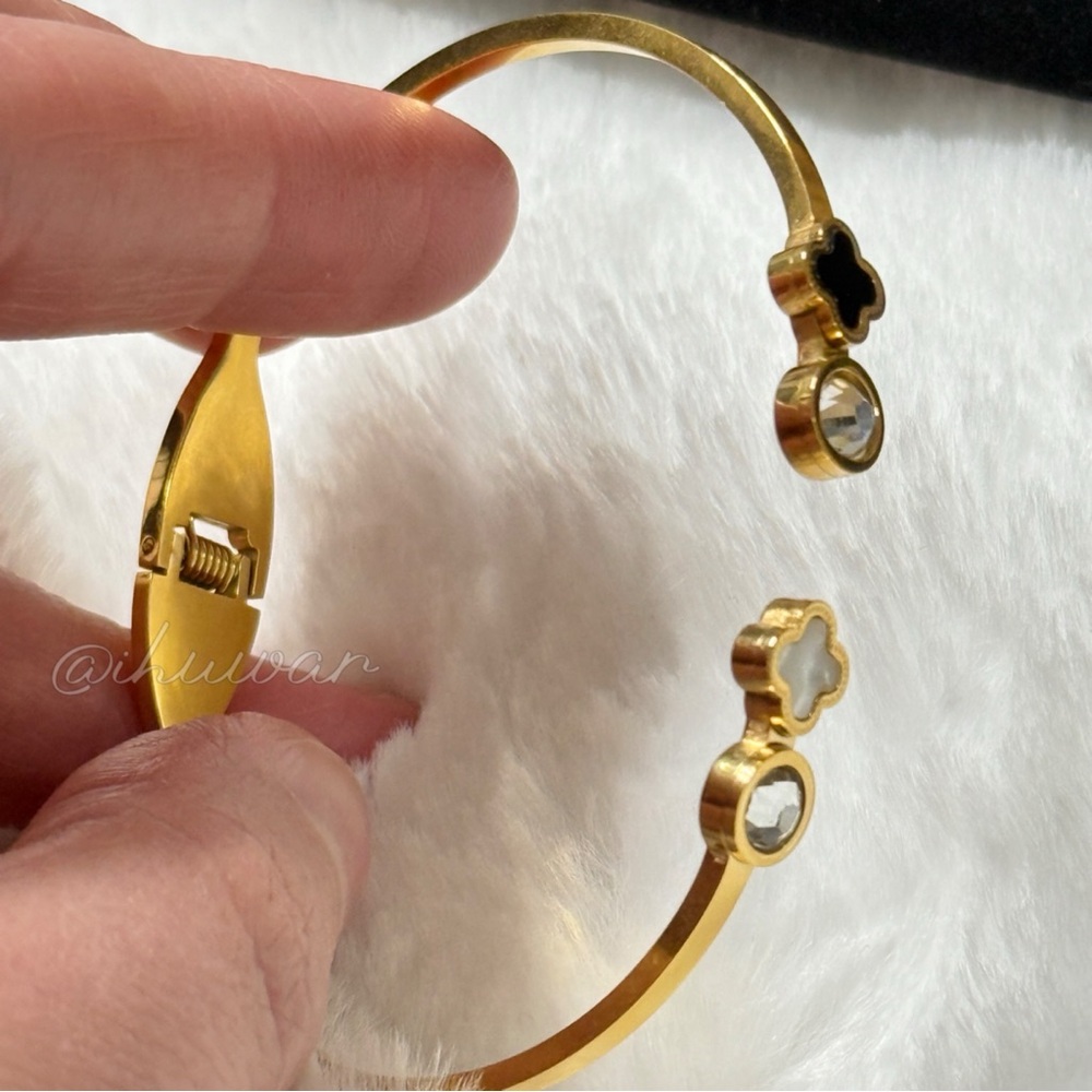 Mother of Pearl 18k Gold Plated Stainless Steel Bangle - Picture 4 of 6